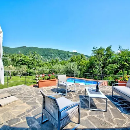 I Giardini Di - Sarvia, Garden&pool Villa