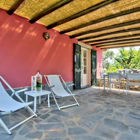 I Giardini Di - Sarvia, Garden&pool Villa *